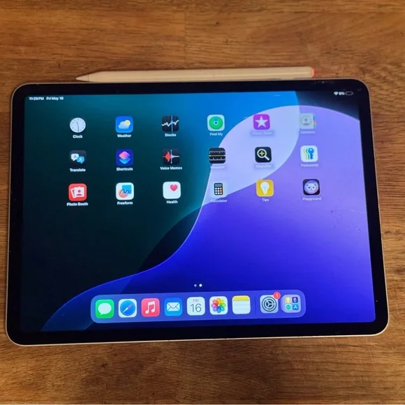 Apple iPad Pro 11” 3rd Gen + Apple Pencil + Case128GBCracked Screen